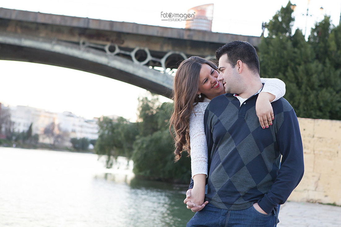 FOTOYMAGEN-Inma-y-Antonio-Preboda-Boda-Magia-Sevilla-Giralda-Triana-Juderia-Marchena-(1)