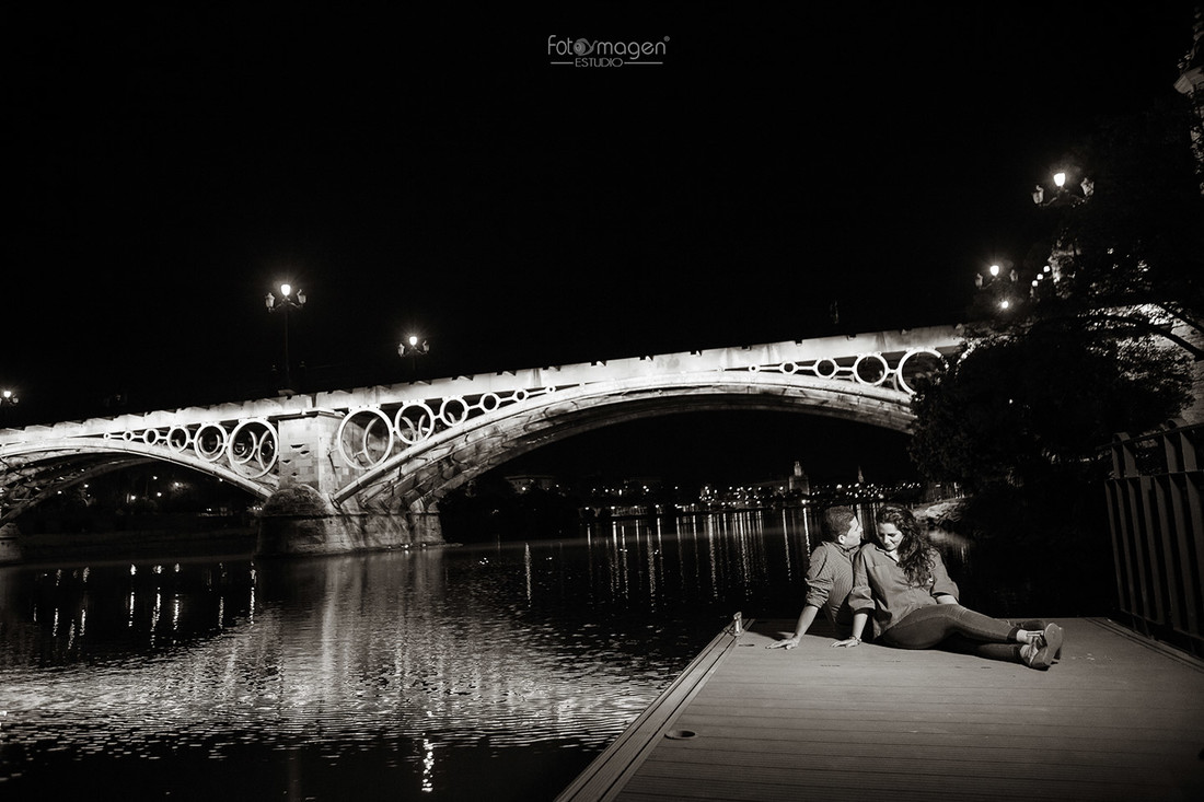 FOTOYMAGEN-Gonzalo-y-MariLuz-PrebodaTriana-PuenteTriana-LuzEspecial-Sevilla-(8)