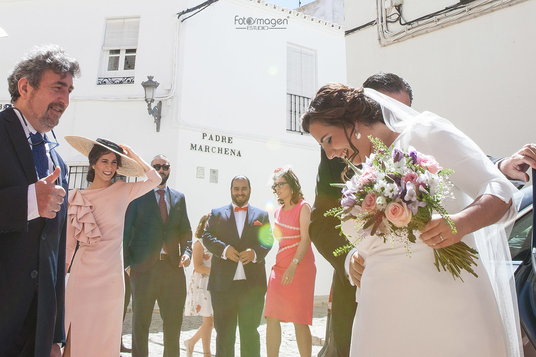 FOTOYMAGEN-Boda-Mariluz-y-Gonzalo-AmigosEspeciales-Familia-Especial-El-Pinar-de-Manabran-Campo-de-trigo-Boda-Original-Marchena-(3)