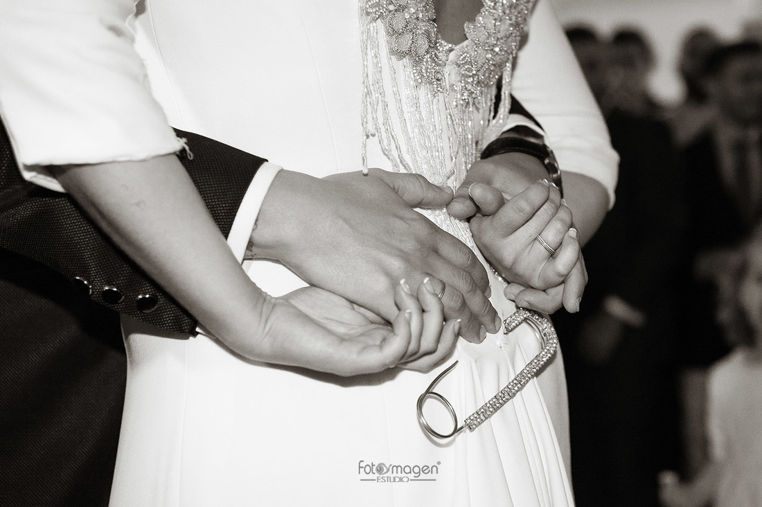 FOTOYMAGEN-Boda-Mariluz-y-Gonzalo-AmigosEspeciales-Familia-Especial-El-Pinar-de-Manabran-Campo-de-trigo-Boda-Original-Marchena-(7)