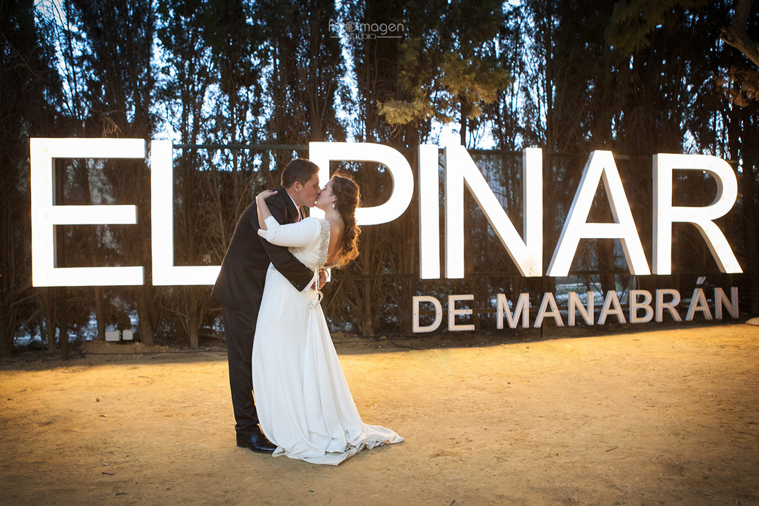 FOTOYMAGEN-Boda-Mariluz-y-Gonzalo-AmigosEspeciales-Familia-Especial-El-Pinar-de-Manabran-Campo-de-trigo-Boda-Original-Marchena-(8)