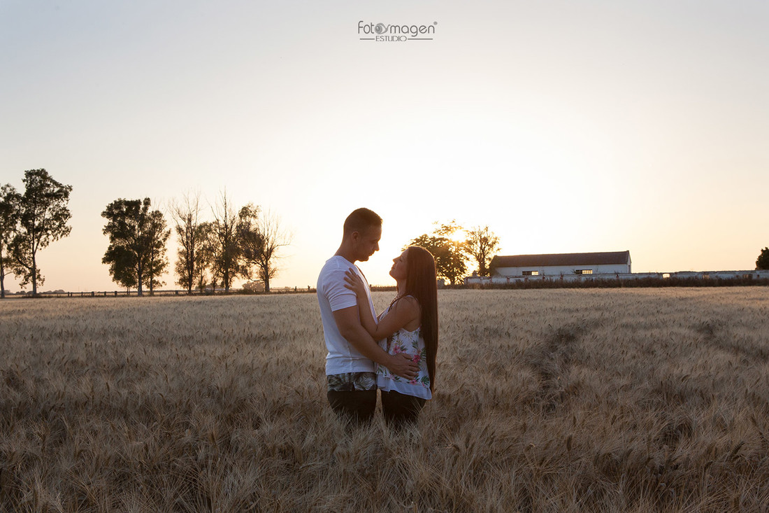 FOTOYMAGEN-PreBoda-Jenni-y-Luis-+-Hijos-Arahal-Cortijo-Mejillan-PreBoda-Natural-(4)