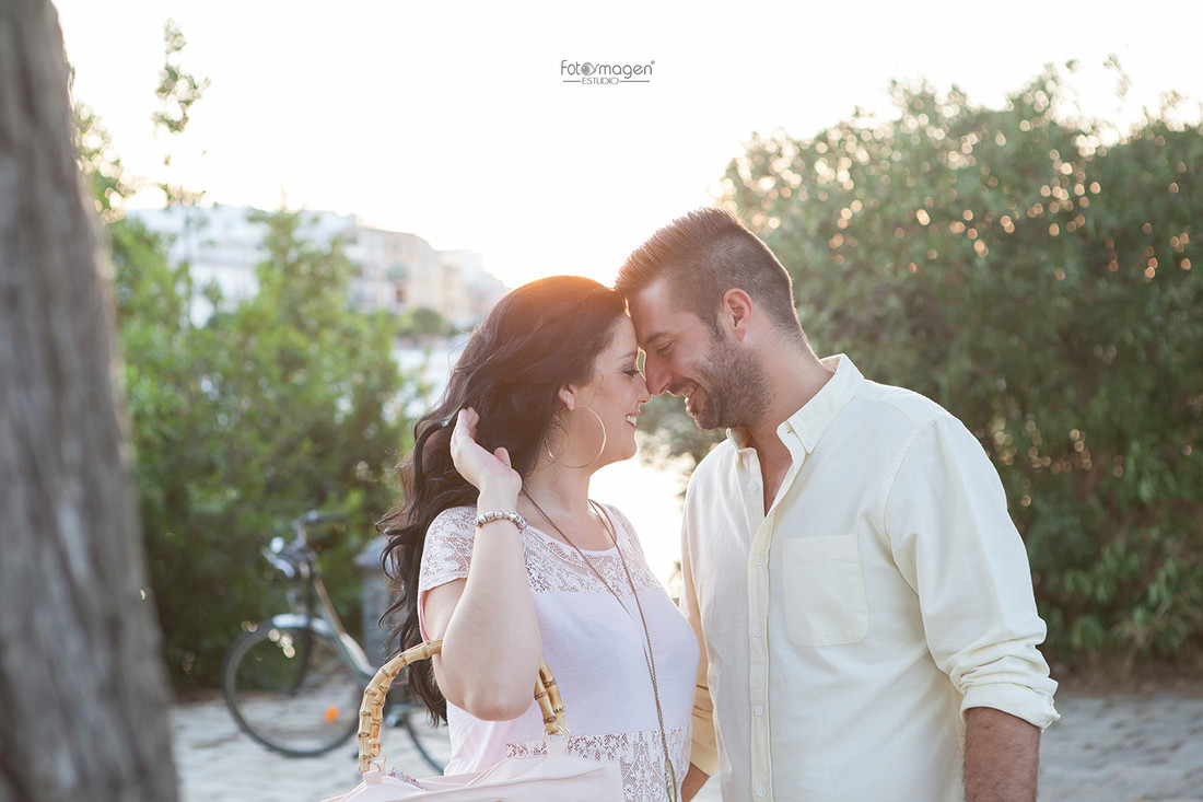 FOTOYMAGEN-PreBoda-Alcia-y-Jonathan-Sevilla-Barrio-Santa-Cruz-La-Juderia-Rio-Guadalquivir-Puente-Triana-(10)