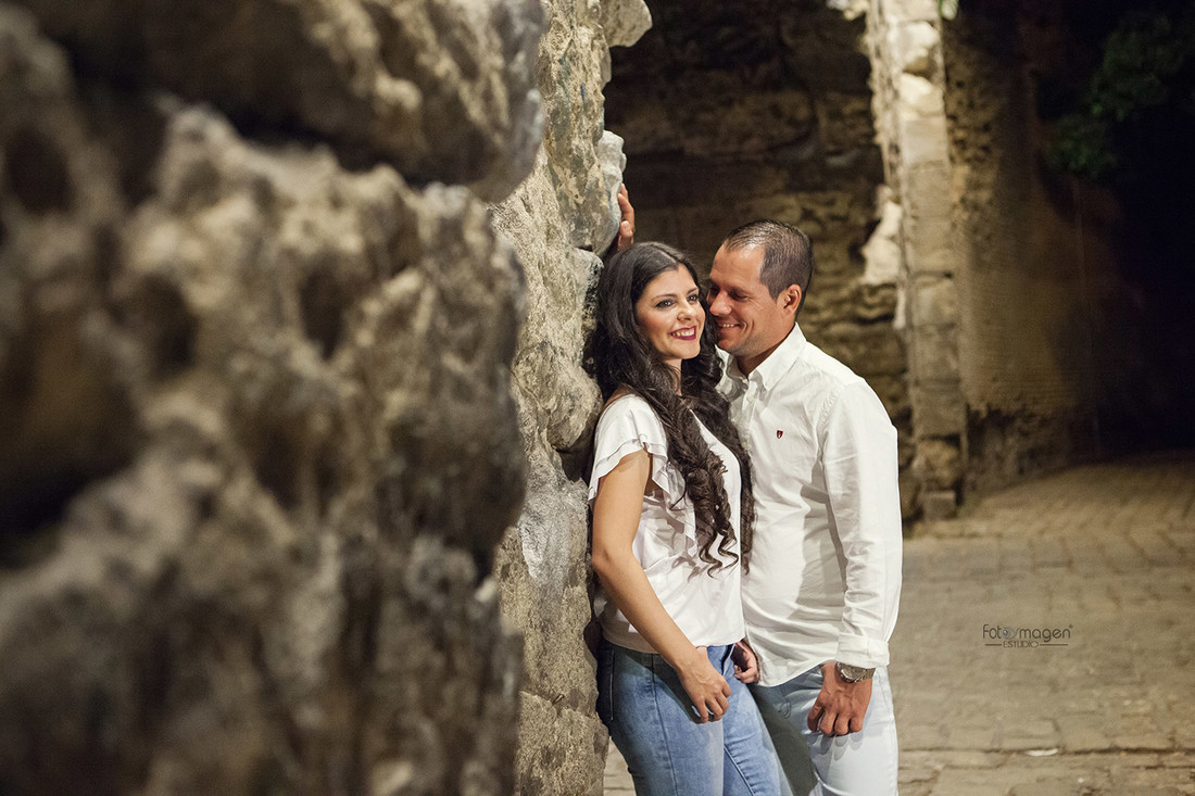 FOTOYMAGEN-PreBoda-Ezequiel-y-Gema-Sevilla-FC-Campo-Sanchez-Pizjuan-Giralda-Barrio-Santa-Cruz-Triana-Puente-Triana-(7)