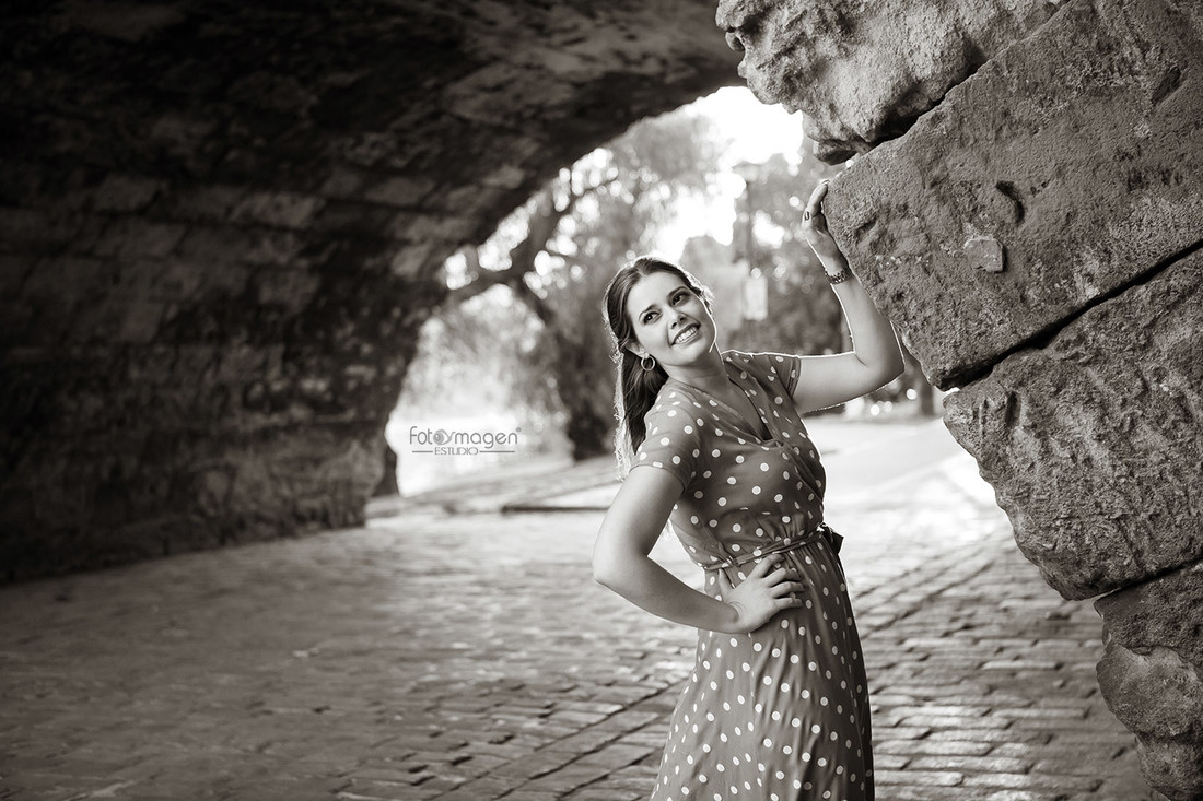 FOTOYMAGEN-PreBoda-Eva-y-Salva-PREboda-Sevilla-Plaza-de-España-Rio-Guadalquivir-Puente-de-Triana-Natural-y-Elegante-(6)