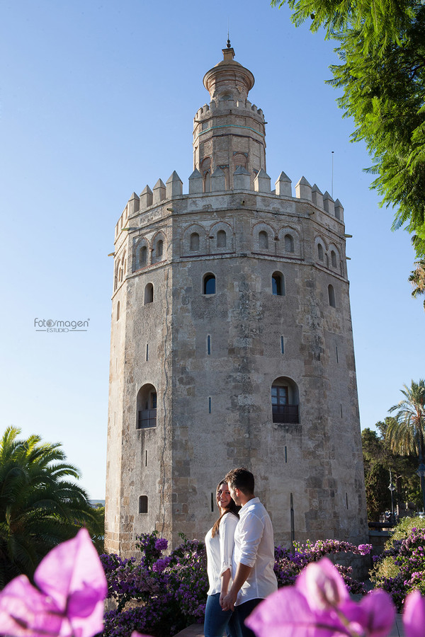 FOTOYMAGEN-PreBoda-Laura-y-Juan-Miguel-Barrio-de-Santa-Cruz-Torre-del-Oro-Sevilla-Natural-(5)