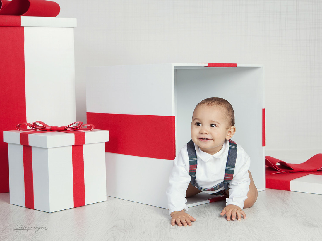 FOTOYMAGEN-Primos-Galan-Navidad-Fotos-de-Estudio-Fotos-Navideñas-Originales-Divertidas-Nieve-Regalos-Vintage-(1)