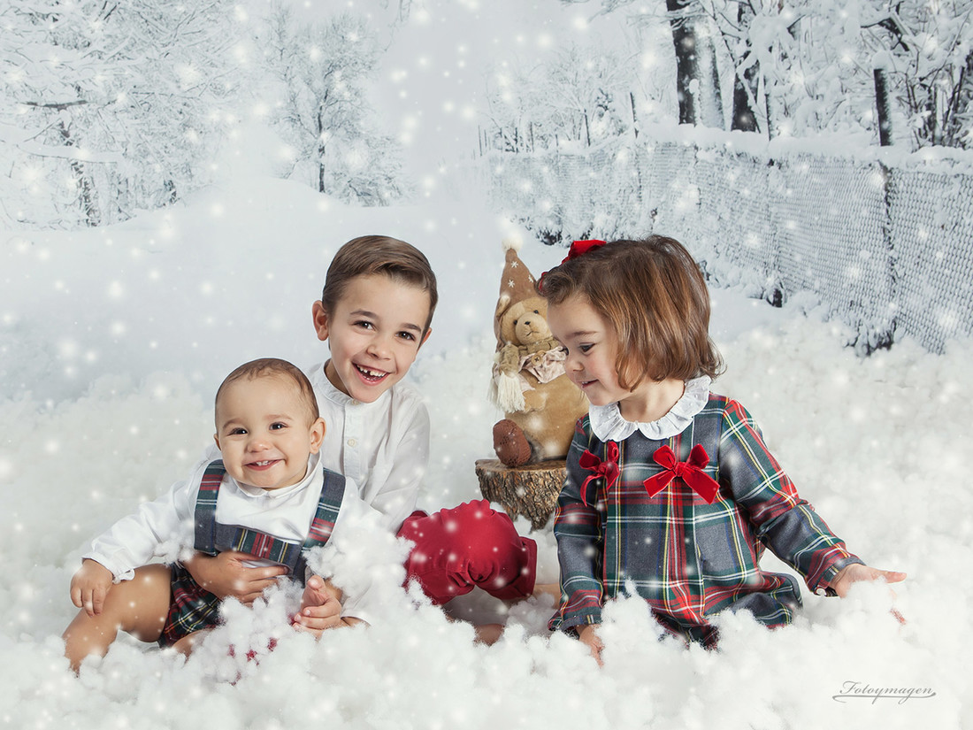 FOTOYMAGEN-Primos-Galan-Navidad-Fotos-de-Estudio-Fotos-Navideñas-Originales-Divertidas-Nieve-Regalos-Vintage-(2)