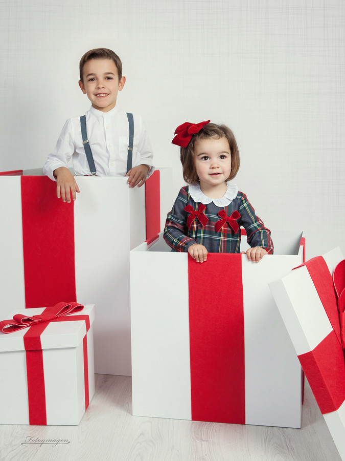 FOTOYMAGEN-Primos-Galan-Navidad-Fotos-de-Estudio-Fotos-Navideñas-Originales-Divertidas-Nieve-Regalos-Vintage-(3)