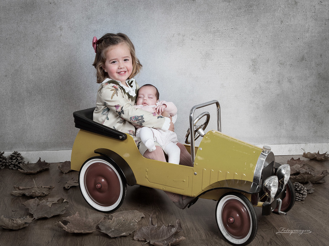 FOTOYMAGEN-Amigas--Navidad-Fotos-de-Estudio-Fotos-Navideñas-Originales-Divertidas-Nieve-Regalos-Vintage-(1)