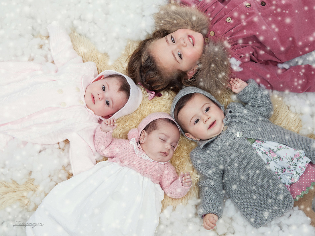FOTOYMAGEN-Amigas--Navidad-Fotos-de-Estudio-Fotos-Navideñas-Originales-Divertidas-Nieve-Regalos-Vintage-(4)