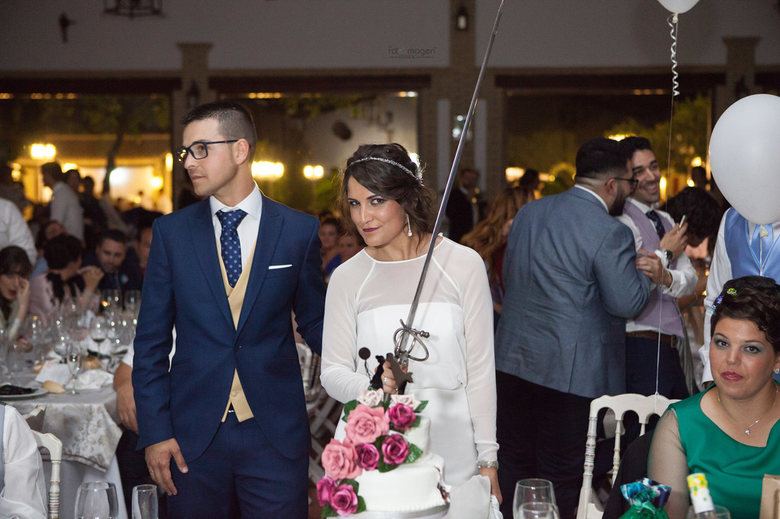 FOTOYMAGEN-Boda-Migue-y-Leni-Arahal-Arache-Los-Barreros-Paris-Torre-Eiffel-Fotos-Originales-y-Diferentes-Divertidas (12)