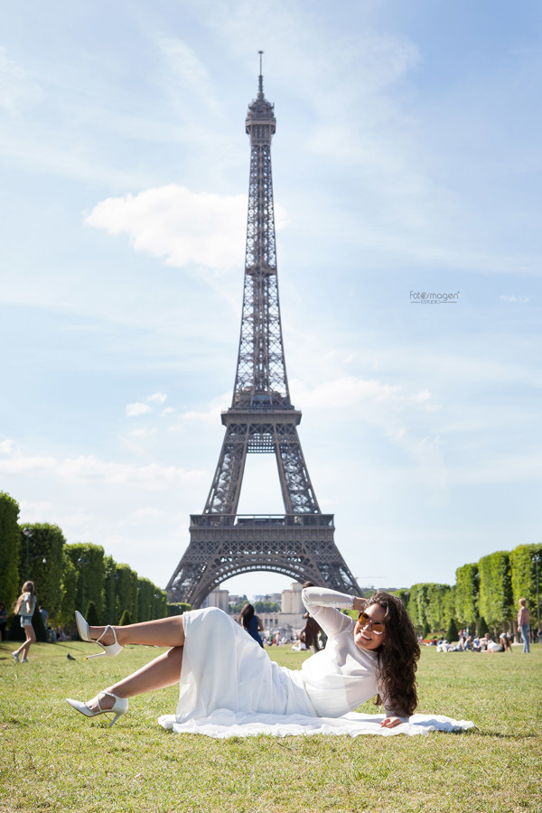 FOTOYMAGEN-Boda-Migue-y-Leni-Arahal-Arache-Los-Barreros-Paris-Torre-Eiffel-Fotos-Originales-y-Diferentes-Divertidas (5)