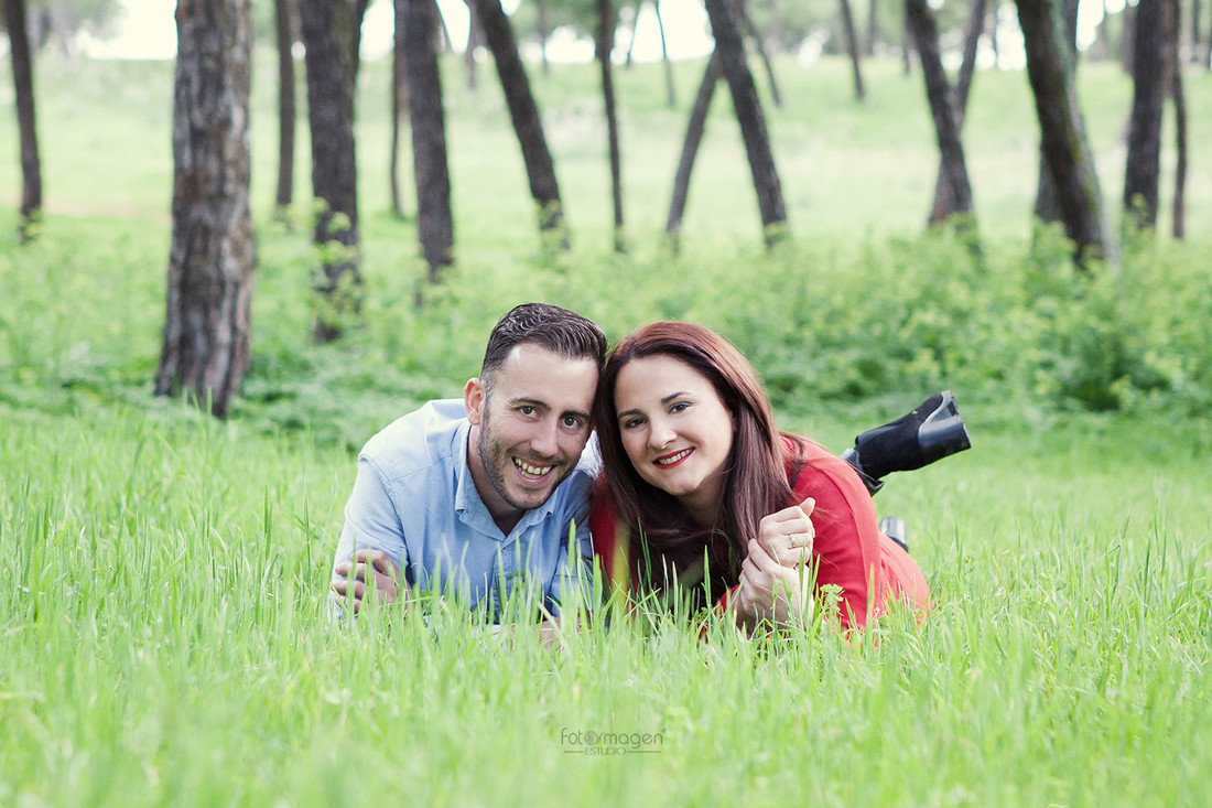 FOTOYMAGEN-PreBoda-Maricarmen-y-Adri-Boda-Marchena-Parque-Oromana-Fotos-Naturales-y-Frescas-(1)