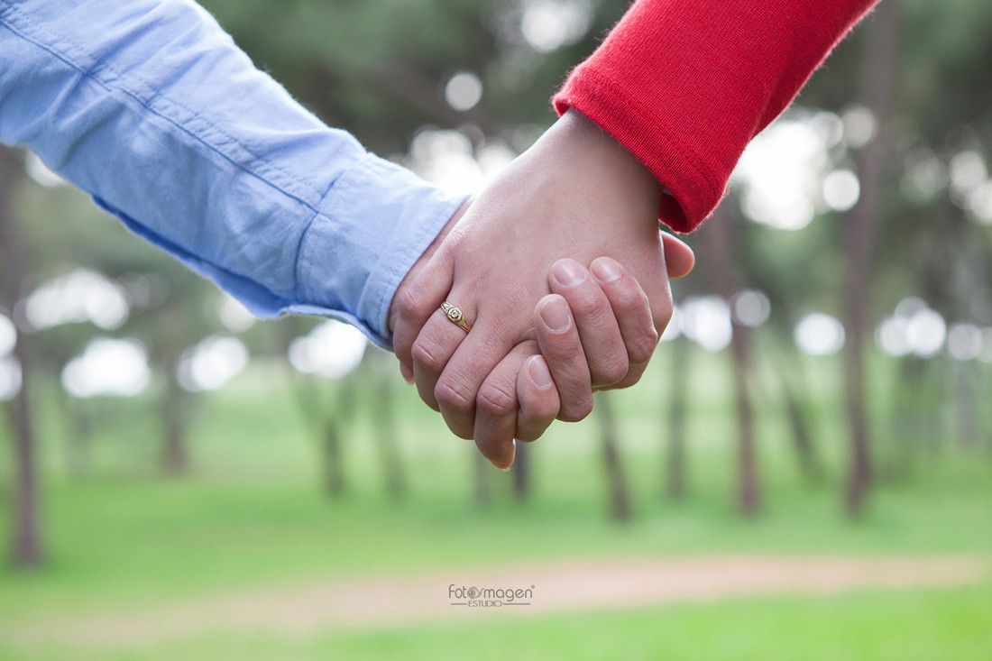 FOTOYMAGEN-PreBoda-Maricarmen-y-Adri-Boda-Marchena-Parque-Oromana-Fotos-Naturales-y-Frescas-(8)