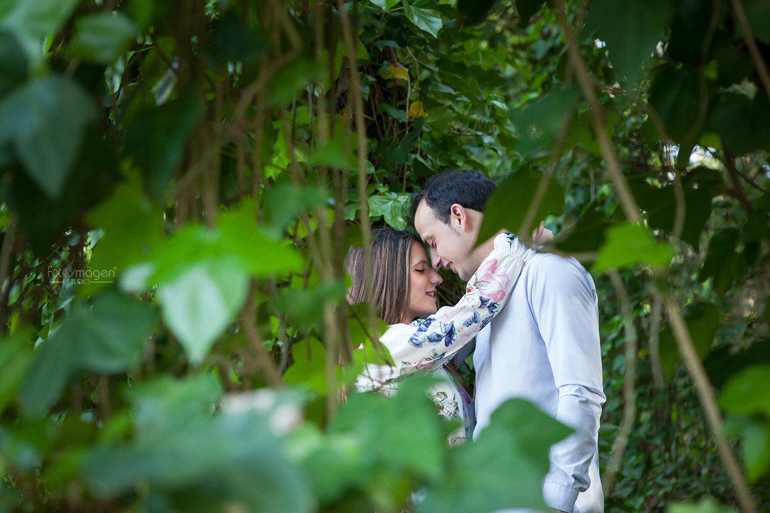 FOTOYMAGEN-PreBoda-Rocio-y-Juan-Boda-Marchena-Parque-Oromana-Fotos-Naturales-y-Frescas-(1)