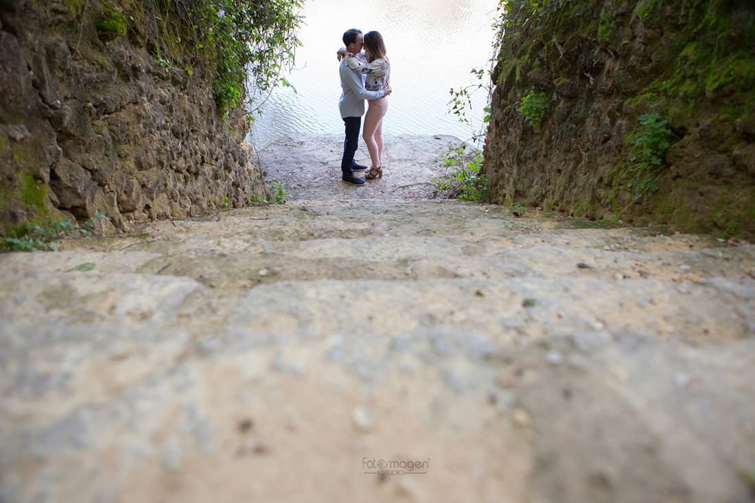 FOTOYMAGEN-PreBoda-Rocio-y-Juan-Boda-Marchena-Parque-Oromana-Fotos-Naturales-y-Frescas-(2)