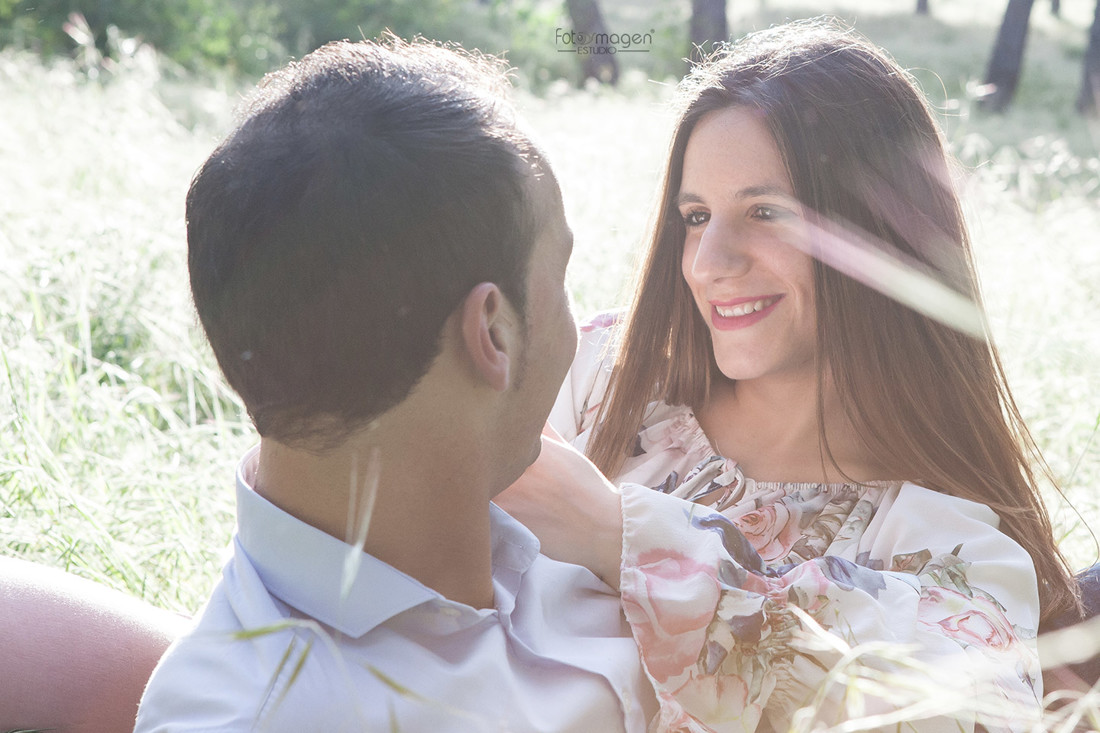 FOTOYMAGEN-PreBoda-Rocio-y-Juan-Boda-Marchena-Parque-Oromana-Fotos-Naturales-y-Frescas-(6)