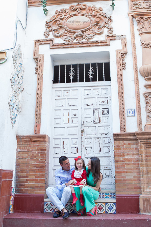 FOTOYMAGEN-Preboda-Araceli-y-Daniel-Sevilla-Puente-de-Triana-Guadalquivir-Momentos-en-Familia-Luz-Naturales-(3)