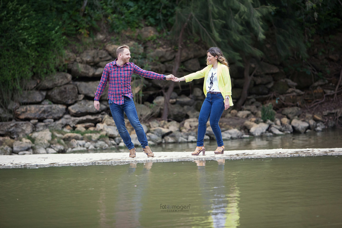 FOTOYMAGEN-PreBoda-Chuste-e-Isabel-Boda-Marchena-Parque-Oromana-Fotos-Naturales-y-Frescas-(1)