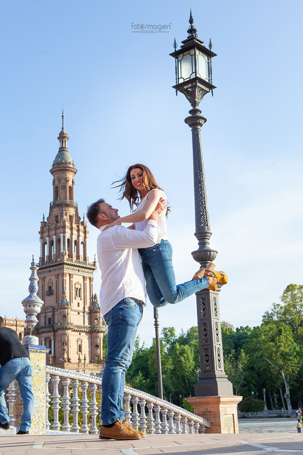 FOTOYMAGEN-PREBODA-Rocio-y-Antonio-Plaza-de-Espana--Arahal-Sevilla-Amor-Verdadero-Fotografo-Bodas-(4)