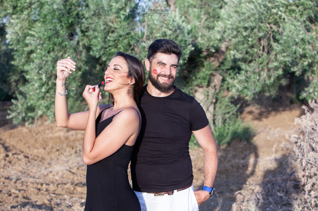 FOTOYMAGEN PreBoda Sandra y Bernardo Boda Sevilla Pinar Cortijos Campo Fotos Naturales y Simpaticas (3)