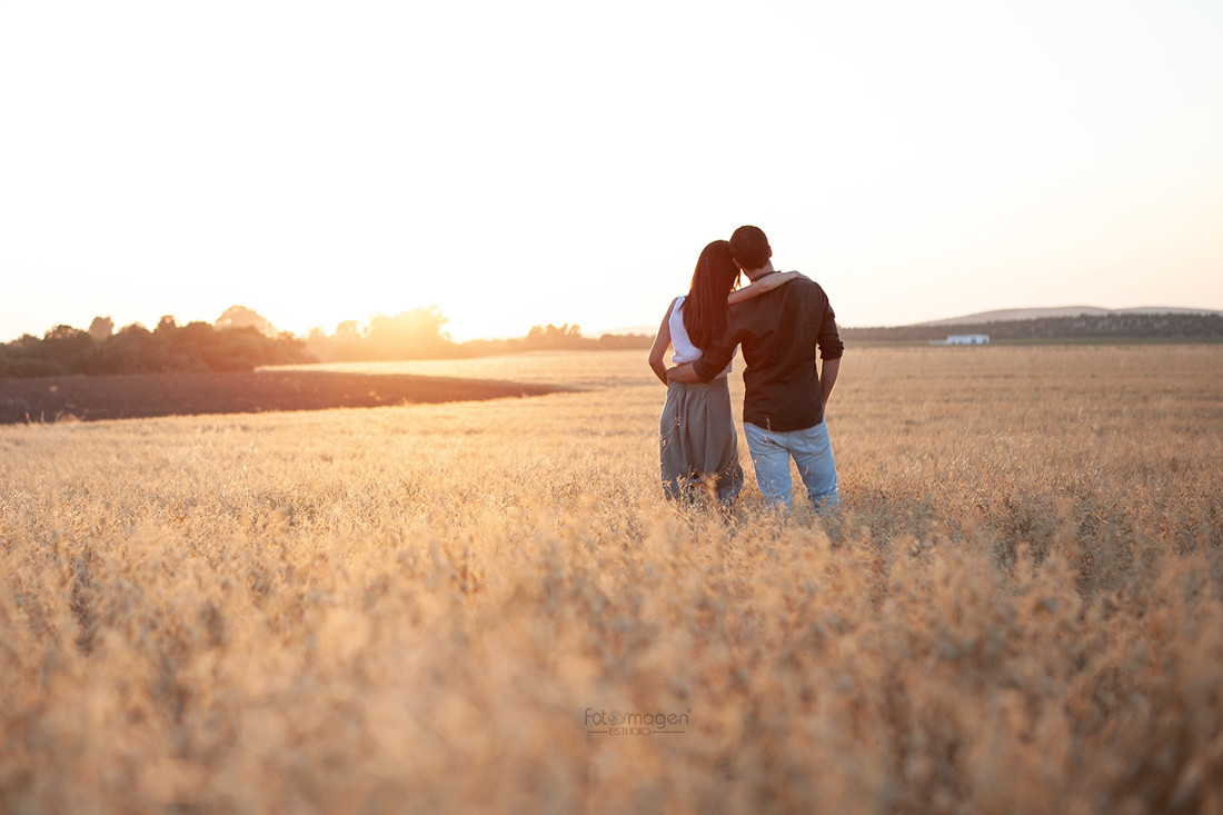 FOTOYMAGEN-PreBoda-Isabel-y-Jose-Eulalio-Boda-Marchena-Campo-Cortijo-San-Jose-Fotos-Naturales-y-Frescas-(4)