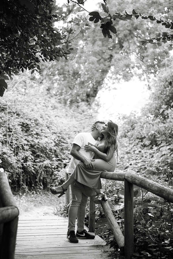 FOTOYMAGEN-Preboda-Rocio-y-Rafa-Rivera-del-Hueznar-Cataratas-Nacimeinto-del-Hueznar-Bodas-Arahal-Momentos--Fotos-Naturales-Fotografo-de-Bodas-(4)