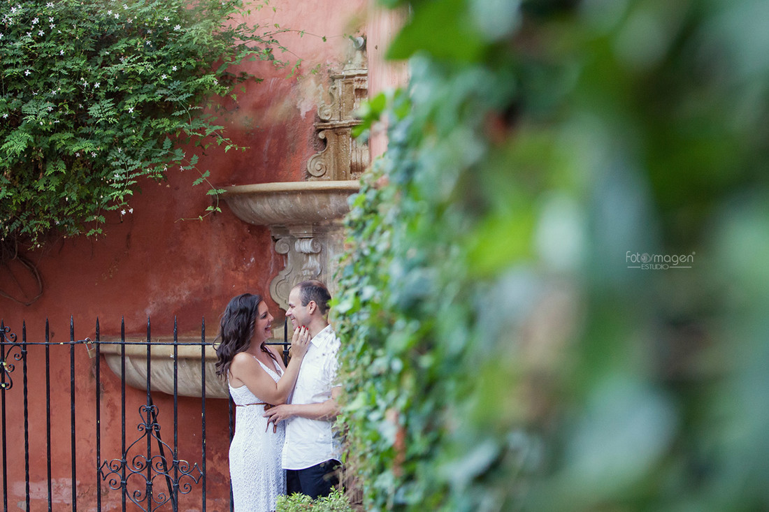 FOTOYMAGEN-PREBODA-Mary-e-Ismael-Barrio-de-la-Juderia-Santa-Cruz--Sevilla-Amor-Verdadero-Fotógrafo-Bodas-(1)