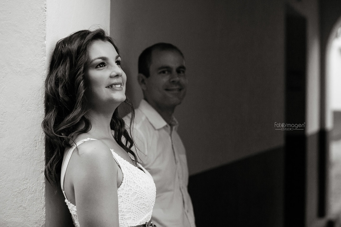 FOTOYMAGEN-PREBODA-Mary-e-Ismael-Barrio-de-la-Juderia-Santa-Cruz--Sevilla-Amor-Verdadero-Fotógrafo-Bodas-(4)