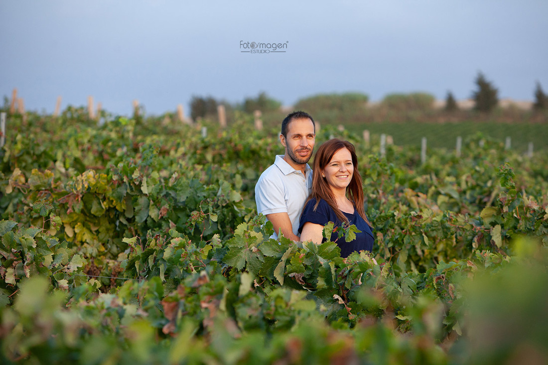 FOTOYMAGEN-Preboda-Mariloli-y-Jose-Carlos-Viñas-Preboda-en-Bodegas-Jerez-Bodas-Marchena-Momentos-Magicos-Fotos-Naturales-Fotografo-de-Bodas-(1)