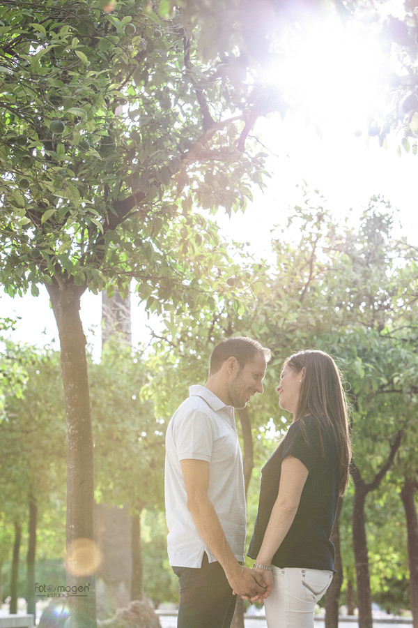 FOTOYMAGEN-Preboda-Mariloli-y-Jose-Carlos-Viñas-Preboda-en-Bodegas-Jerez-Bodas-Marchena-Momentos-Magicos-Fotos-Naturales-Fotografo-de-Bodas-(4)