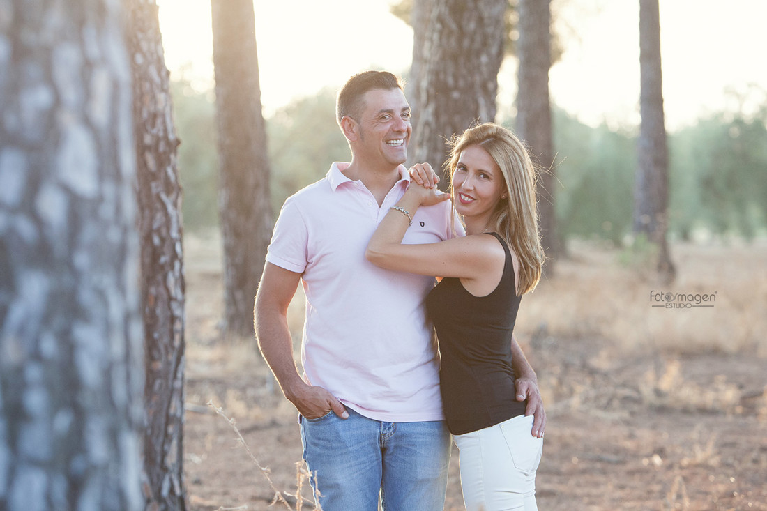 FOTOYMAGEN-PreBoda-Inma-y-Manue-Marchena-Pinar-Boda-Divertidas-Fotos-Naturales-y-Frescas-(1)